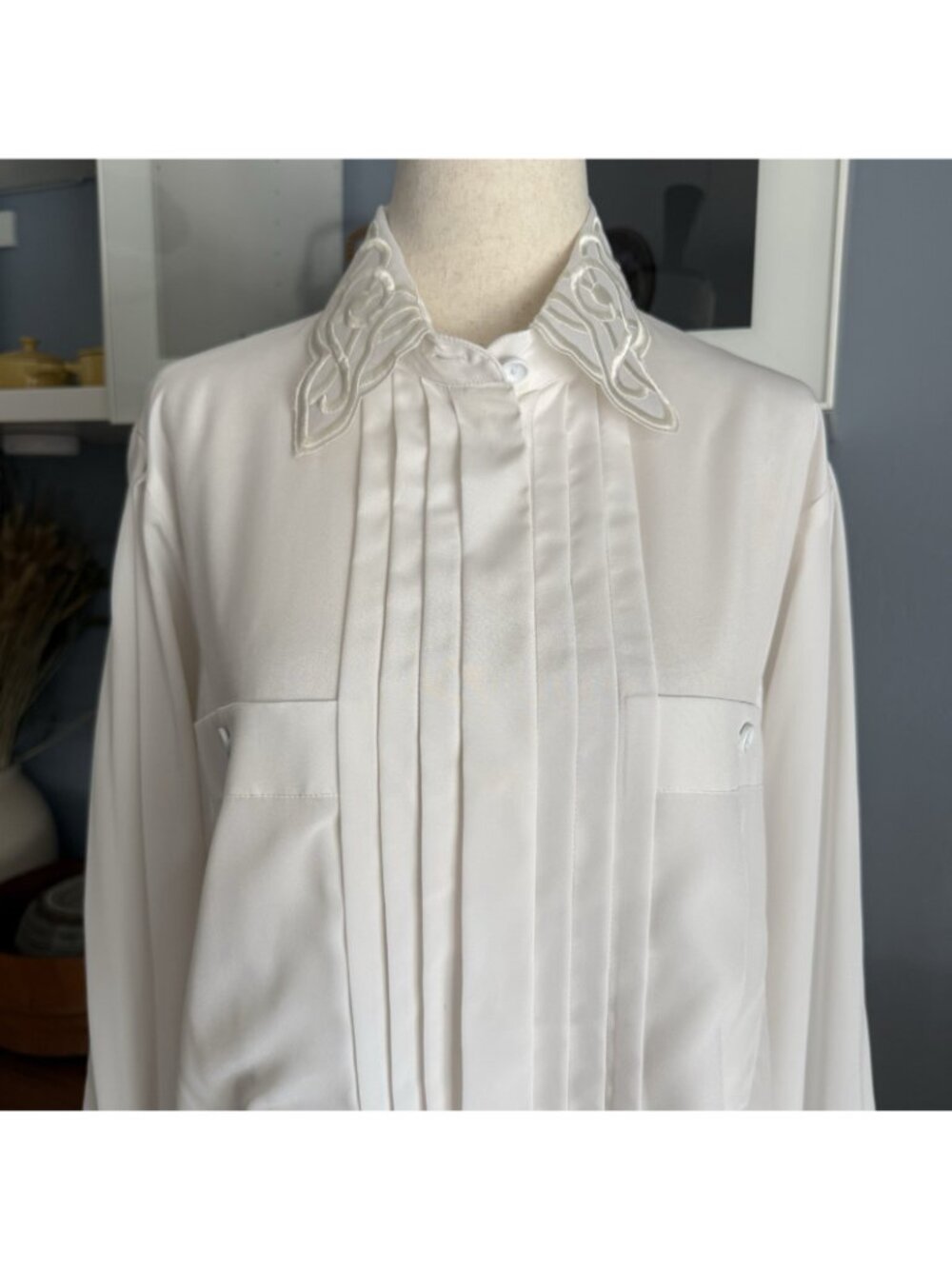 Vintage 80’s Louis Feraud White Pleated Blouse Embroidered Collar Cuffs - Picture 7 of 10